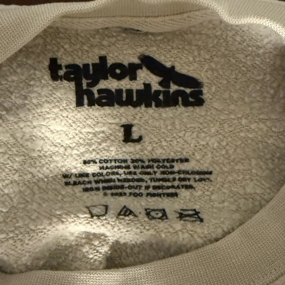 Taylor Hawkins Cream Sweatshirt - Picture 5 of 5